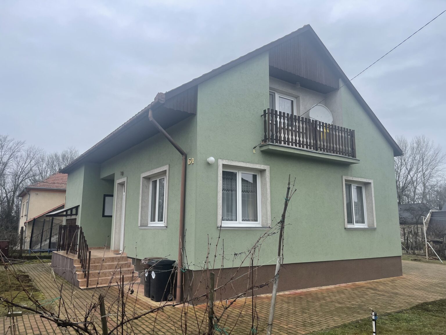 KITŰNŐ MŰSZAKI ÁLLAPOTÚ CSALÁDI HÁZ ELADÓ GYŐRBEN - LandRo Invest