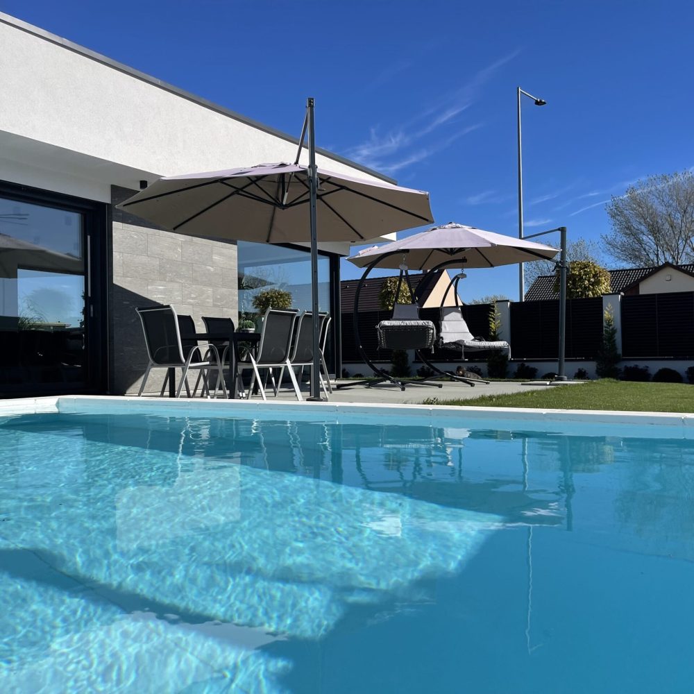 medence es napozo1-min